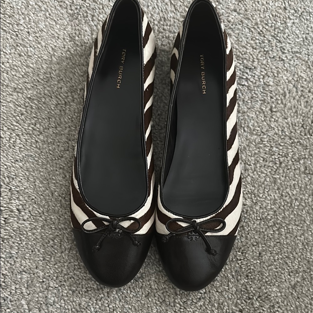 New ! Tory Burch dark brown and cream Zebra Flats
